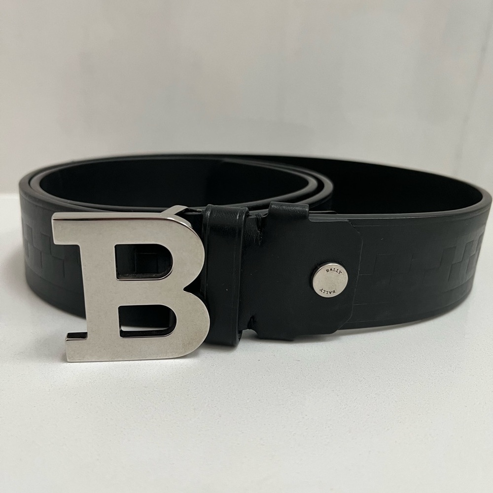 Bally mens black leather “B” logo textured belt.